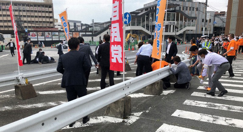 安倍元首相銃撃 「奈良でまさか」 現場騒然、恐怖と怒り ／奈良 | 毎日新聞