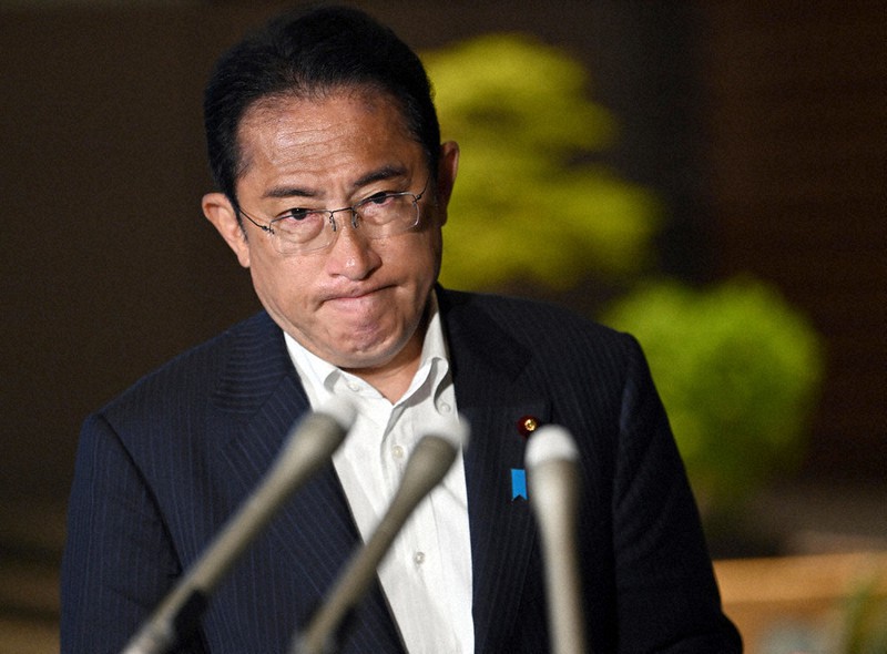 安倍晋三元首相が死去したことについて記者団の質問に答える岸田文雄首相=首相官邸で8日午後6時57分、竹内幹撮影