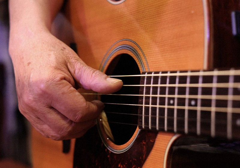 ロックスターが壊したアコースティックギター 【公式通販】