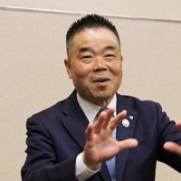 3選を確実にし、抱負を語る三日月大造知事＝大津市におの浜4で2022年7月10日午後9時、庭田学撮影