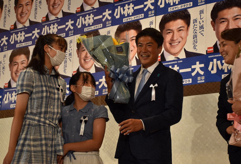 参院選2022：振り返り／上 圧勝の自民・小林氏陣営 挙党態勢の総力
