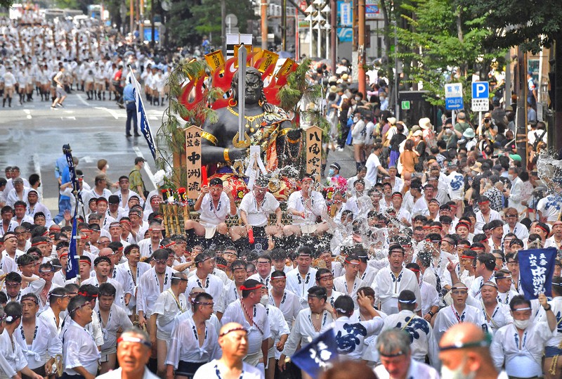 勇壮にオイサッ 博多祇園山笠 集団山笠見せ [写真特集1/14] | 毎日新聞