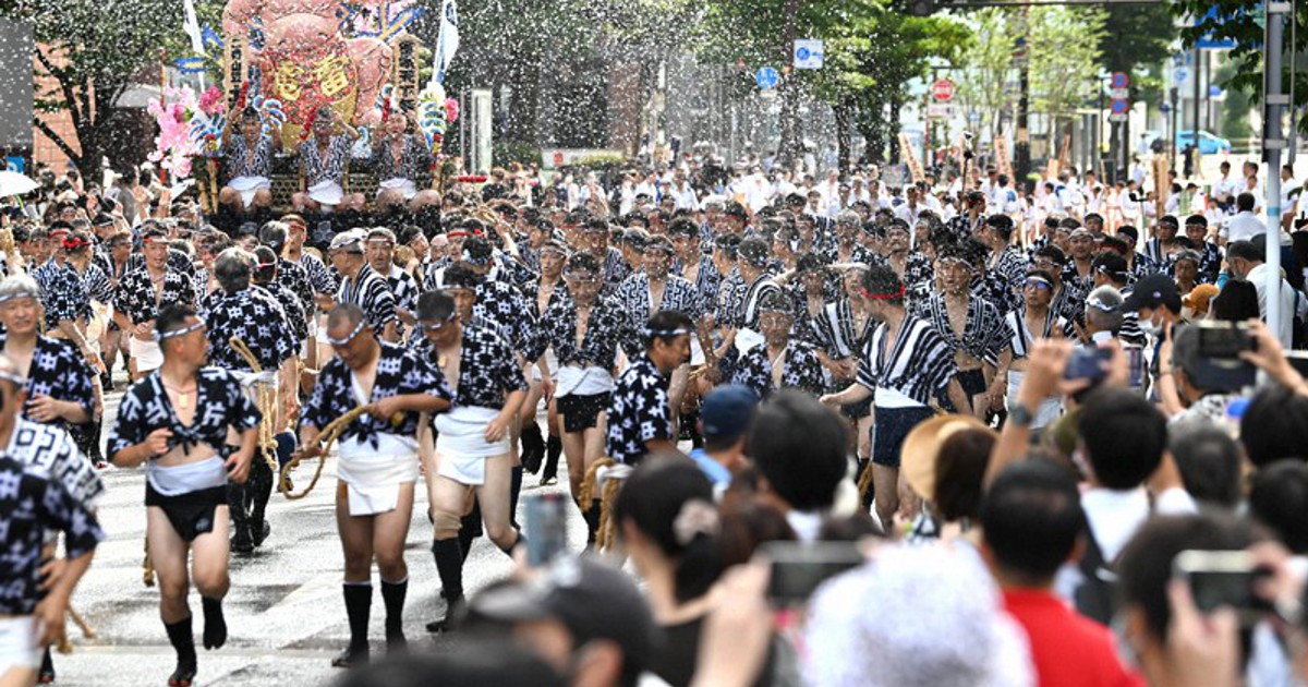In Photos Brilliant floats make triumphant return to Hakata Gion Yamakasa festival The Mainichi In Photos Brilliant floats make triumphant return to Hakata Gion Yamakasa festival The Mainichi
