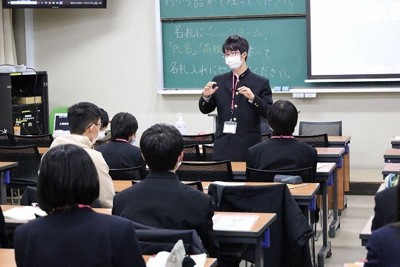 昨年度の様子　修了式で決意表明する高校生