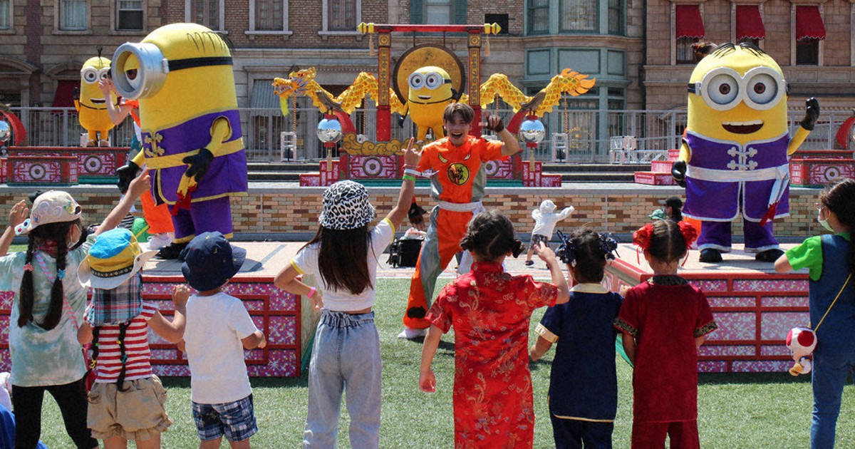 Usjの夏 ミニオンとレッツダンス 麦わらの一味がバトル 大阪 毎日新聞