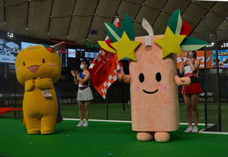 Hondaの代表都市引き継ぎ式 星夢ちゃんに応援団旗 都市対抗 毎日新聞