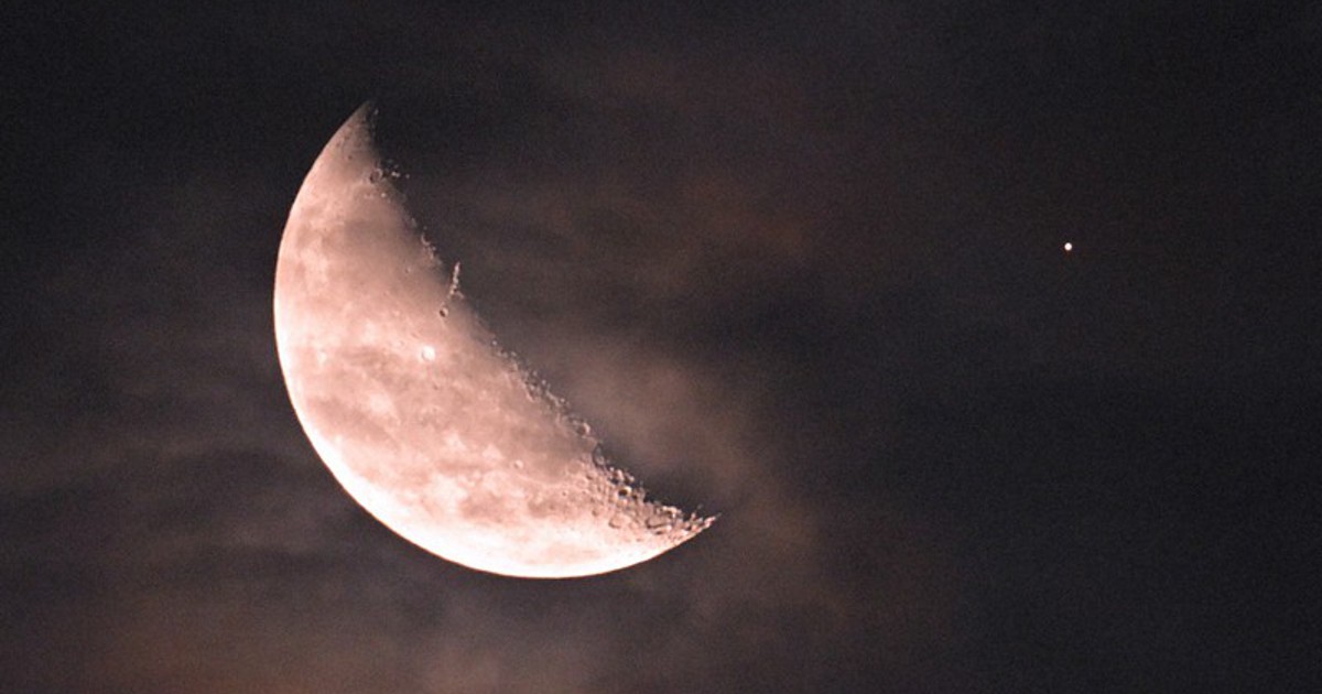 In Photos Moon and Mars light up Tokyo sky after eclipse The Mainichi