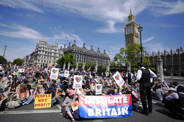 Protesters in UK decry climate change after record heat wave - The Mainichi