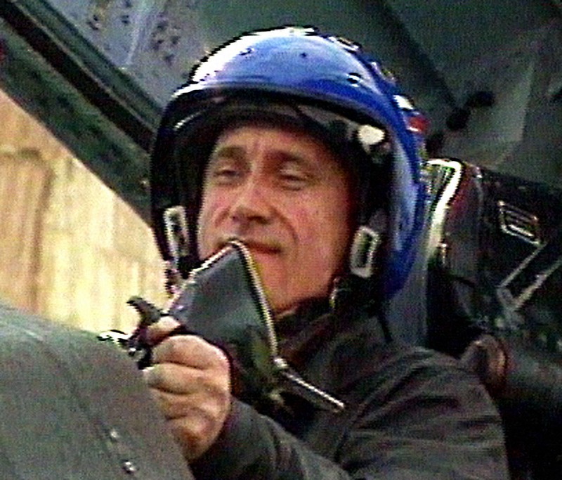 プーチンの世界：絡み合う「戦争」と支持率 長期政権でどう関係してき