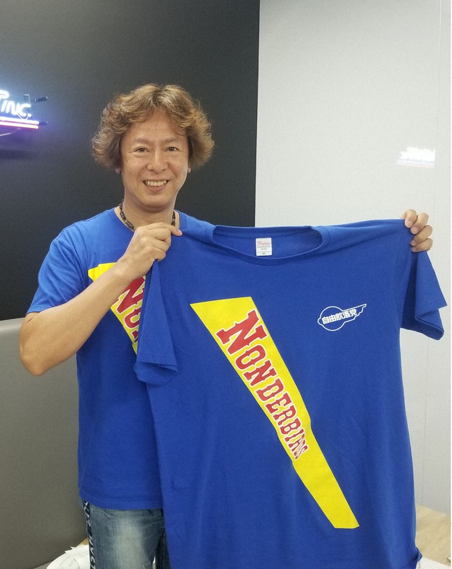 自由飲酒党総酔の山崎元彰さん=大阪市北区で6月26日、田中謙吉撮影