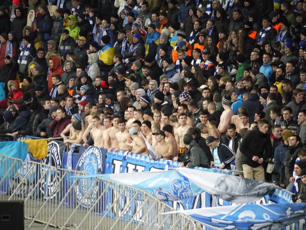 日本人が知らないウクライナ ウクライナ最強キーウのサッカーチーム 戦争に屈しない 伝説の試合 服部倫卓 週刊エコノミスト Online