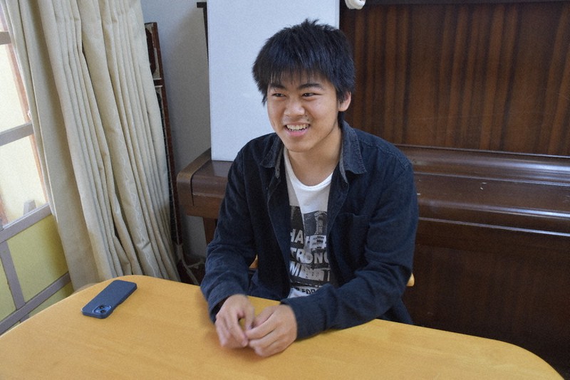 フリースクール「アトリエあす」を運営する小森史靖さん=静岡市葵区古庄3のひかり市民センターで2022年5月31日午後1時41分、丘絢太撮影