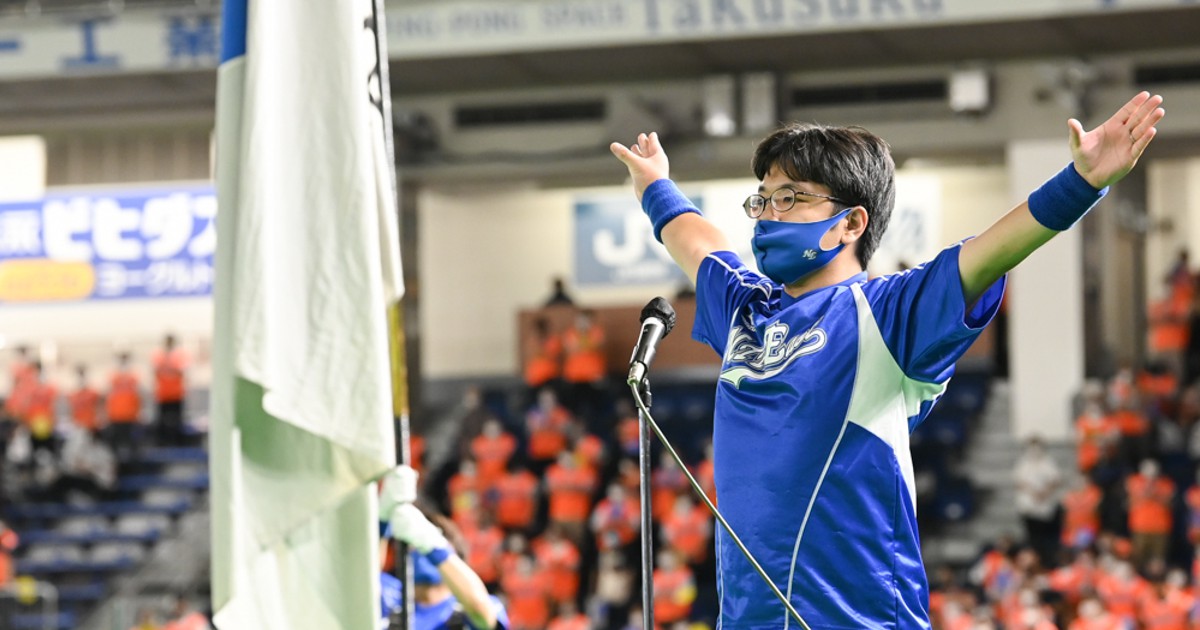 NTT東日本（東京都）の応援団（準決勝） 第93回都市対抗野球 [写真特集