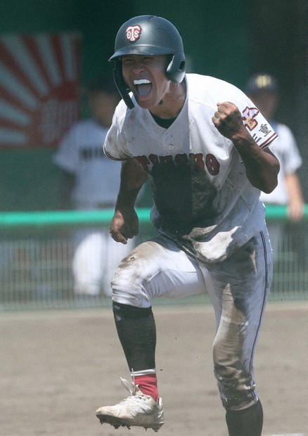 全国高校野球 三重大会 三重、猛打で連覇 津商 追い上げ及ばず