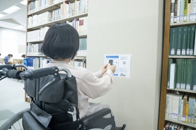 専用端末でQRコードを読み取る
