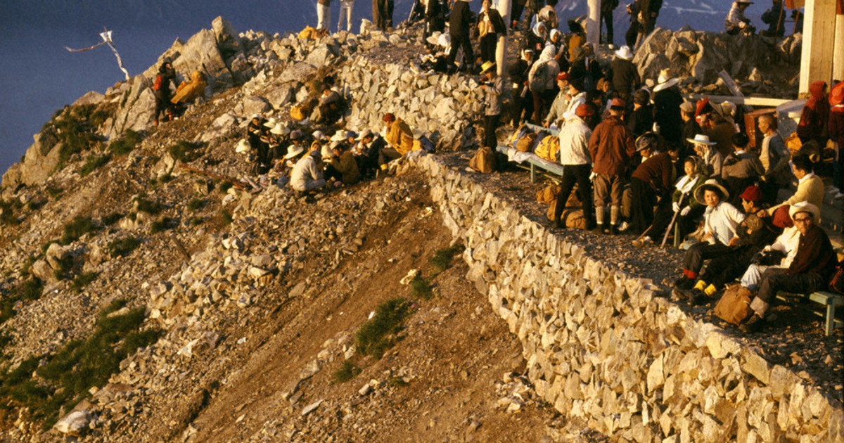 蔵出しPhotoアーカイブ：あの日の紙面 夏山 五感一新 1947