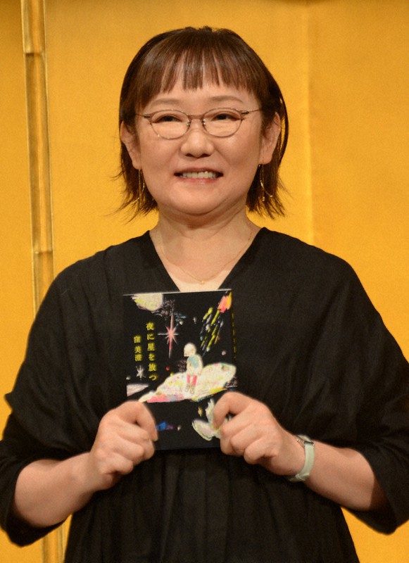 直木賞に決まった窪美澄さん=東京都千代田区で2022年7月20日午後7時35分、須藤唯哉撮影
