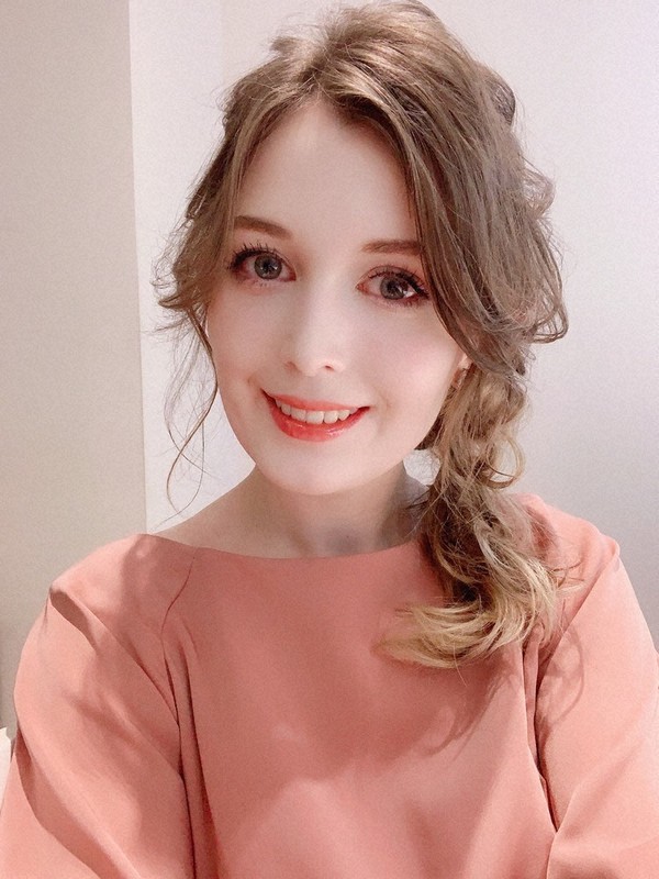 ロシア人ユーチューバーのディアナさん=本人提供