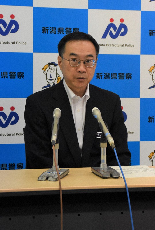 着任記者会見をする県警の山田本部長=新潟市中央区の県警本部で2022年8月5日、池田真由香撮影