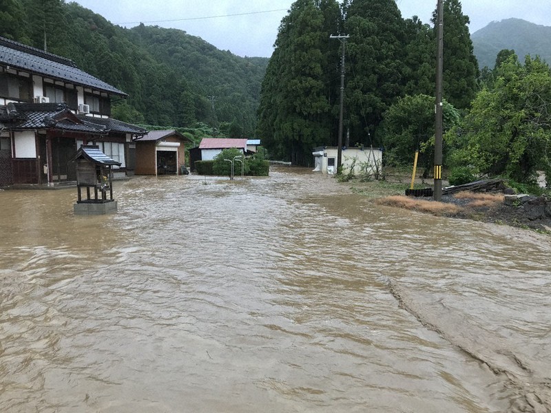 こんな増水初めて 長浜・高時川氾濫 倒木、土砂、泥水浸水 住民ら不安