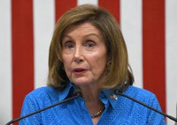 来日し、記者会見するペロシ米下院議長＝東京都港区の米国大使館で2022年8月5日午前11時14分、宮間俊樹撮影