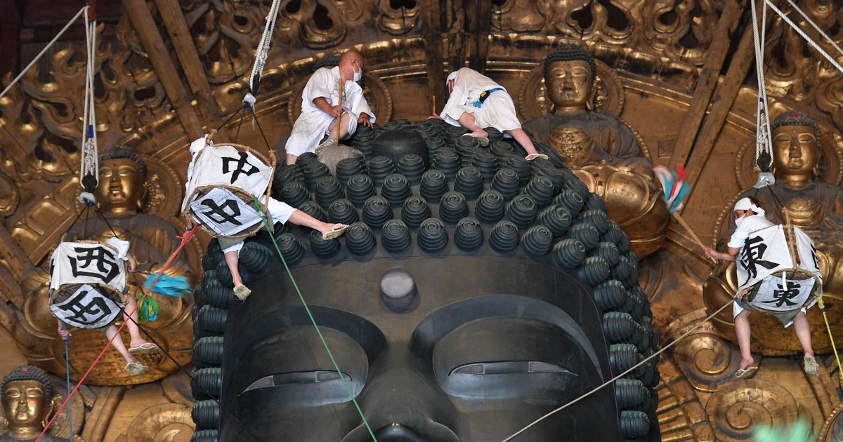 お面　手彫り　東大寺　大仏 大仏様、ああさっぱり 3年ぶりのお身拭い 奈良・東大寺 | 毎日新聞