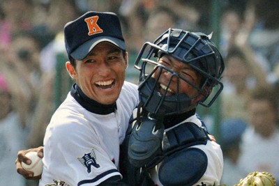 山梨学院の白帽子がSNSで話題「爽やか」 熱中症対策 夏の甲子園 | 毎日新聞