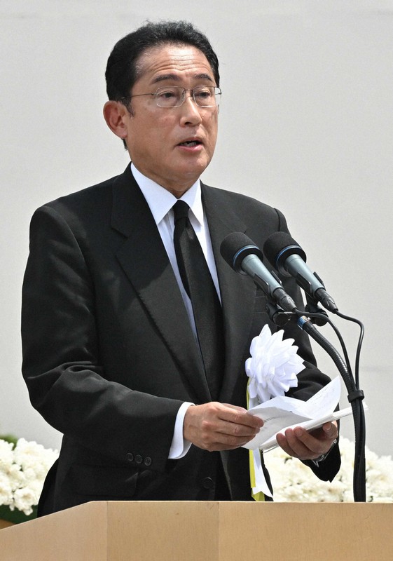 長崎原爆犠牲者慰霊平和祈念式典であいさつする岸田文雄首相=長崎市の平和公園で2022年8月9日午前11時28分、平川義之撮影