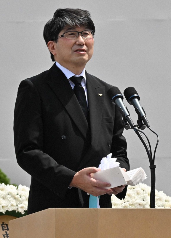 長崎原爆犠牲者慰霊平和祈念式典で、平和宣言を読み上げる長崎市の田上富久市長=長崎市の平和公園で2022年8月9日午前11時4分、平川義之撮影