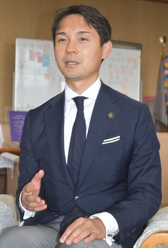 事件当日の様子を語る天理市の並河健市長=奈良県天理市役所で、広瀬晃子撮影