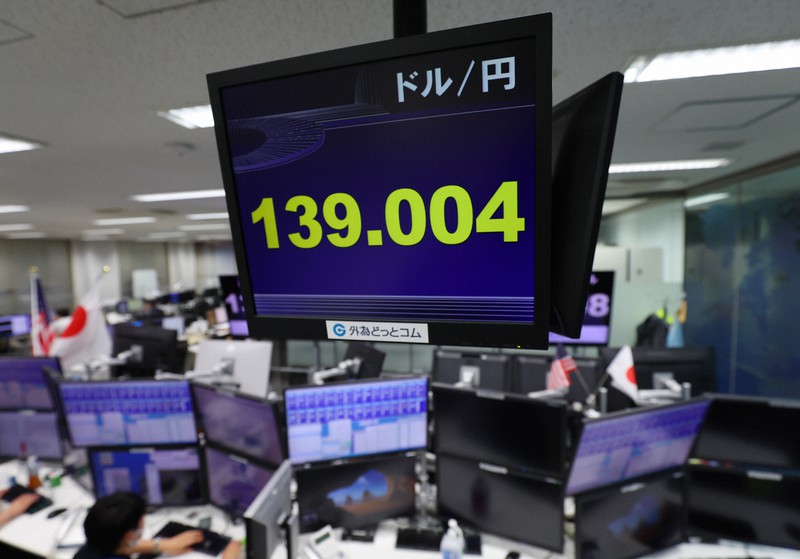 1ドル=139円台の円相場を示すモニター=東京都港区の外為どっとコムで2022年7月14日、猪飼健史撮影