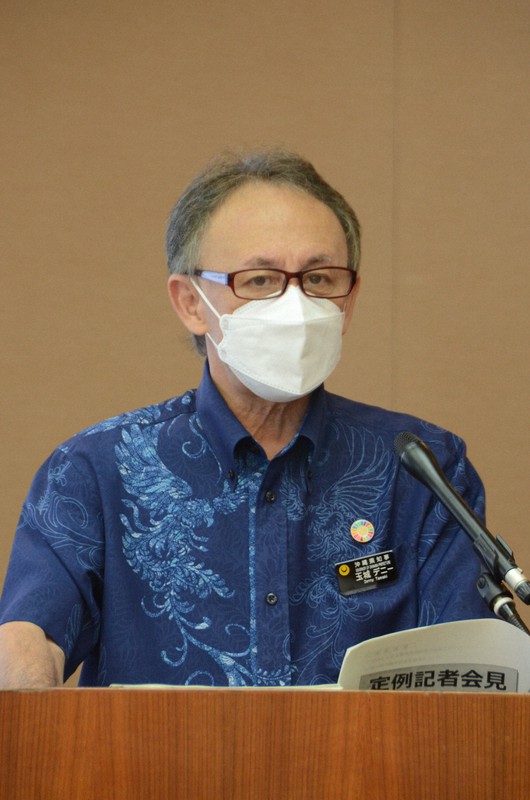 米軍普天間飛行場の名護市辺野古への県内移設を巡り、福岡高裁那覇支部に提訴することを発表する沖縄県の玉城デニー知事=那覇市の県庁で2022年8月12日午前10時34分、竹内望撮影