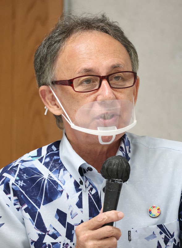 沖縄県知事選の立候補予定者による公開討論会で意見を述べる現職の玉城デニー氏=那覇市で2022年8月14日午後2時10分、喜屋武真之介撮影