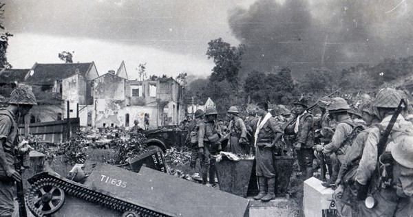 戦時中•戦後の毎日新聞 （昭和18年〜26年） 戦時中•戦後の毎日新聞 （昭和18年〜26年） 戦時中•戦後の毎日