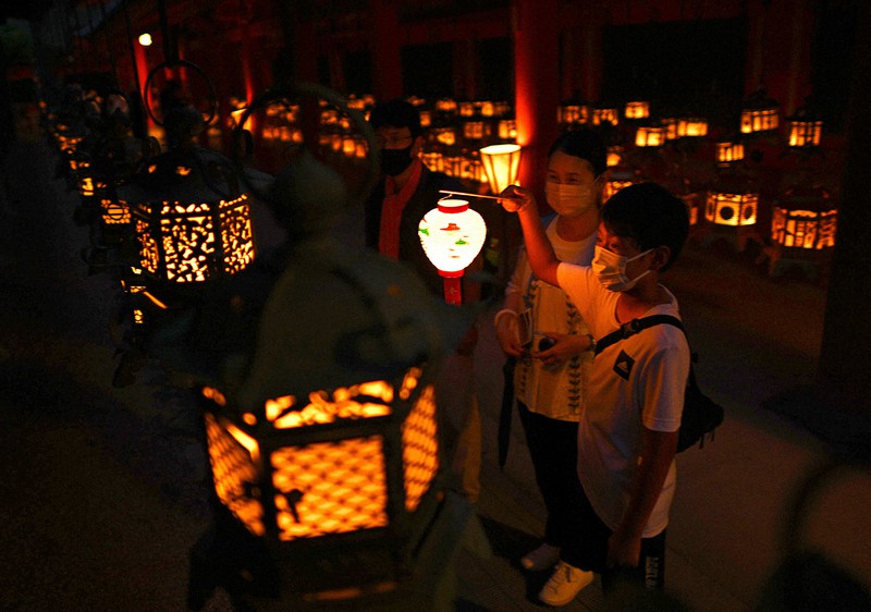 3000基の光幻想的に 春日大社で中元万灯籠 3年ぶり一般客も 毎日新聞