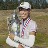 馬場咲希選手全米女子アマ優勝記念イラストタオル 馬場咲希が優勝、日本勢は服部以来37年ぶり 全米女子アマゴルフ [写真