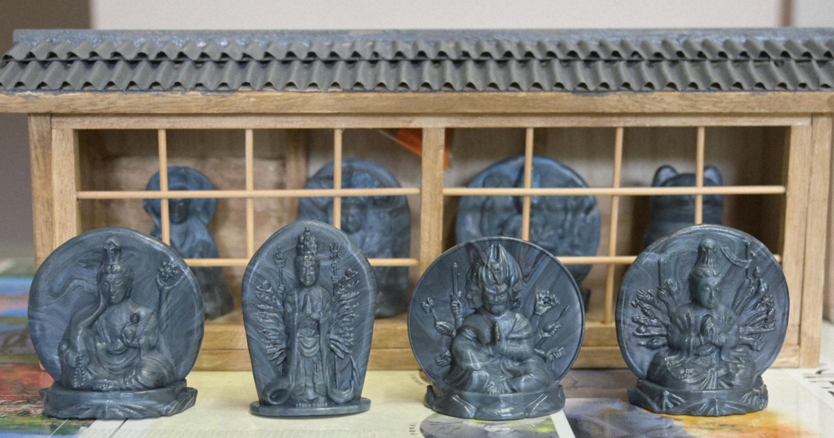 どの種類が当たるか運次第 「石仏ガチャ」が大人気 長野・伊那 | 毎日新聞