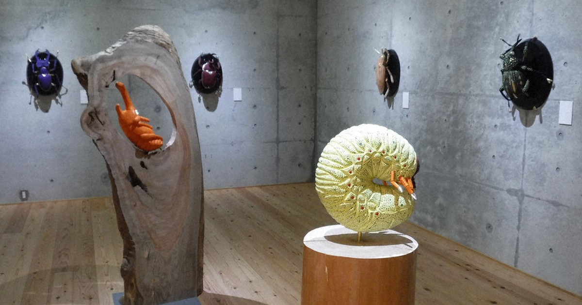 木彫家・松本さん、昆虫の世界表現 川上で30日まで作品展 ／奈良