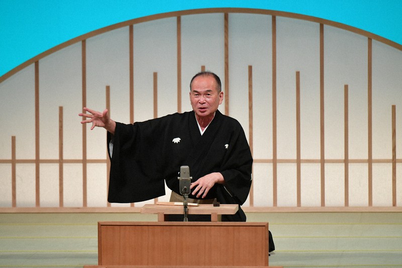 笑いは愛」忘れない 仁鶴さん一周忌落語会 弟子らが高座再現 | 毎日新聞