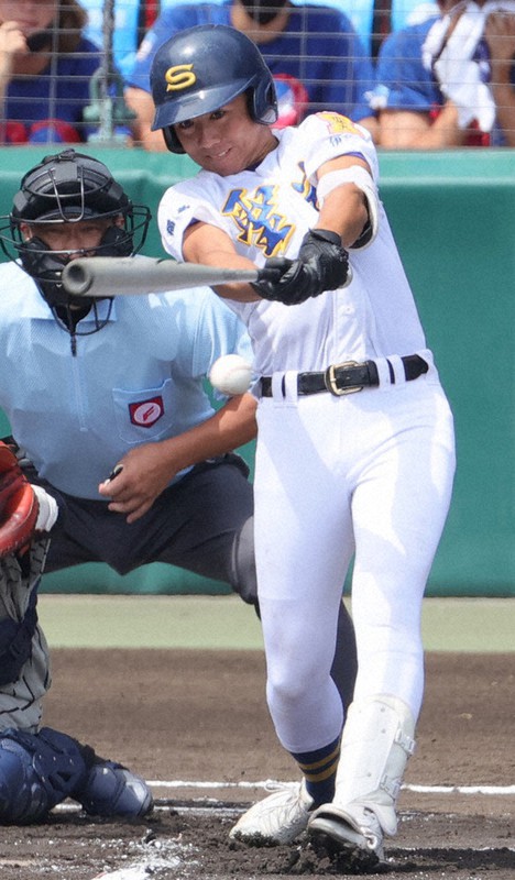 今大会14打数7安打、打率5割と好調の赤堀颯主将(3年)がチームをけん引している=阪神甲子園球場で2022年8月16日、滝川大貴撮影
