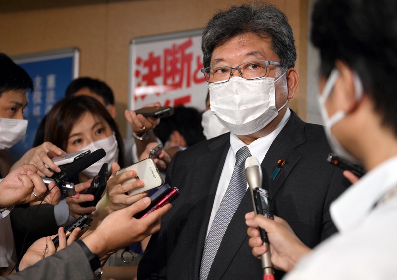 旧統一教会の関連施設を訪問したことについて記者団の質問に答える自民党の萩生田光一政調会長=東京都千代田区の同党本部で2022年8月18日午後3時5分、竹内幹撮影