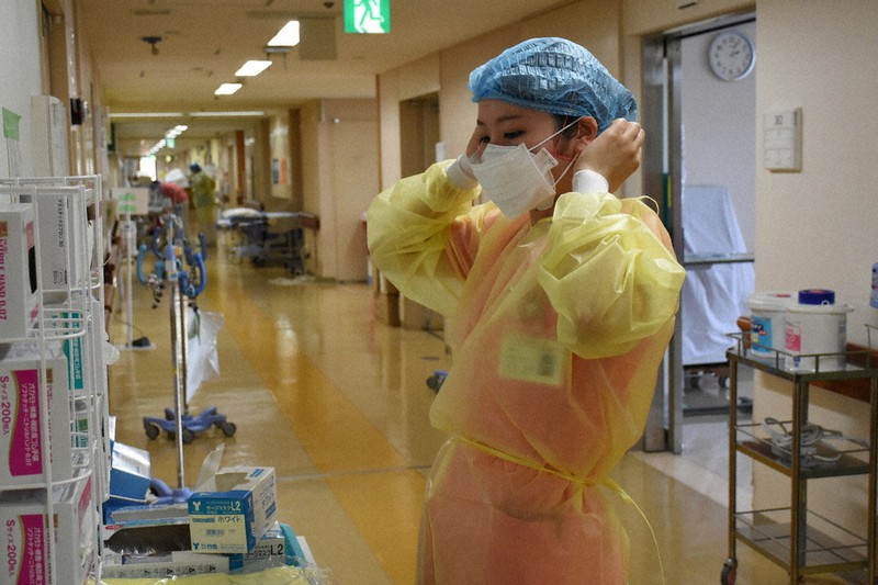 検証：高齢者のコロナ死亡率、インフルより高く 感染症「新たな分類