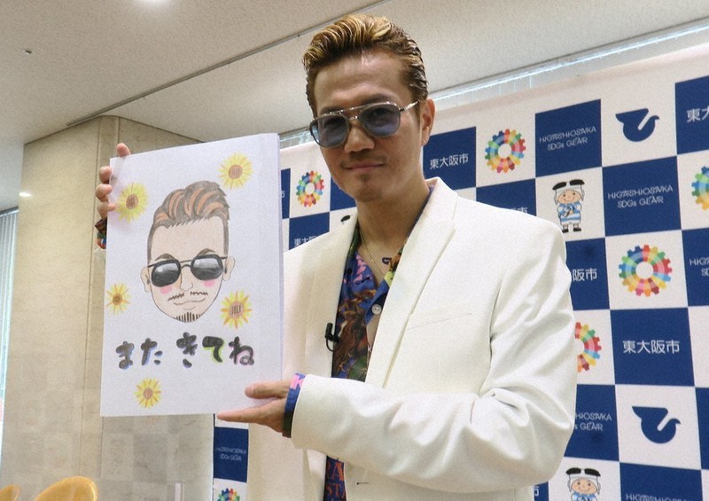子供と交流、またくるよ EXILE・ATSUSHIさんに感謝状 養護施設訪問し