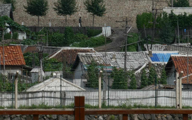 北朝鮮、コロナ「勝利宣言」の実態は? 対岸から見えた住民の苦境