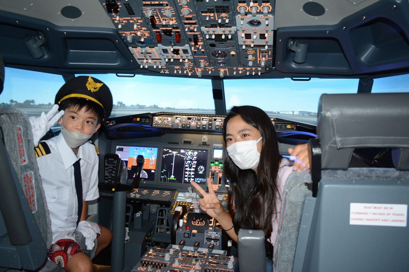 フライト体験に機内食風の夕食…航空ファンの心をつかむホテル続々