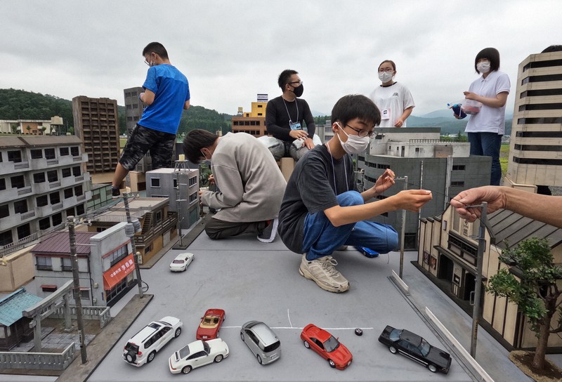 いでよ！第二の円谷英二 「すかがわ特撮塾」開講 [写真特集1/16] 毎日新聞