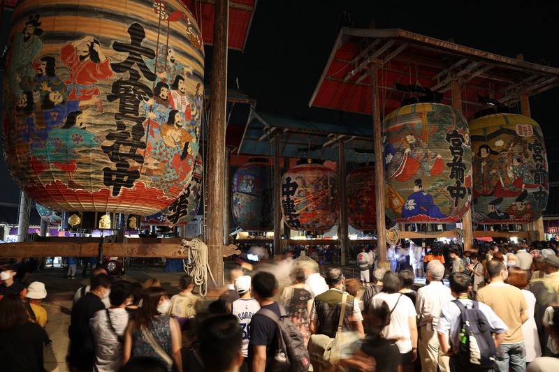 夜空に映える巨大な時代絵巻 愛知「三河一色大提灯まつり」 [写真特集1