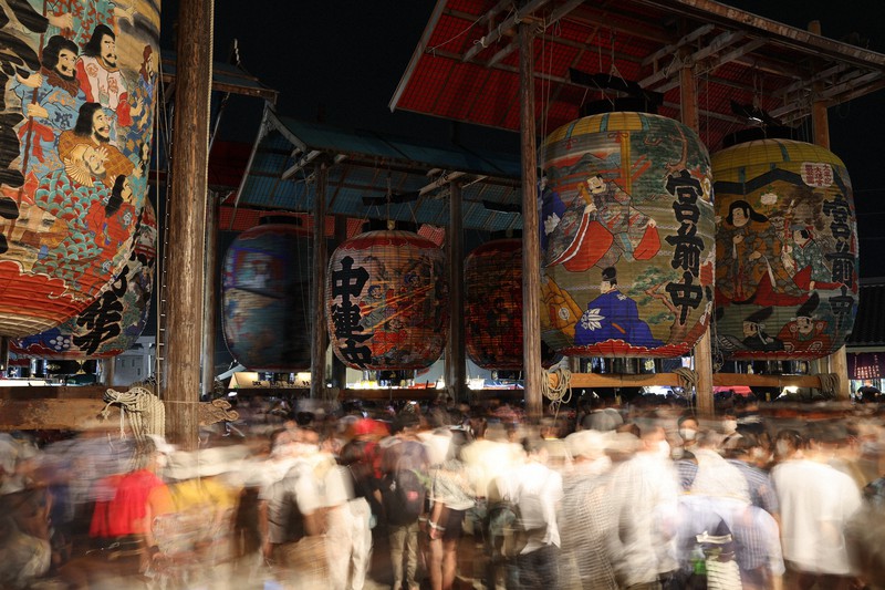 夜空に映える巨大な時代絵巻 愛知「三河一色大提灯まつり」 [写真特集1