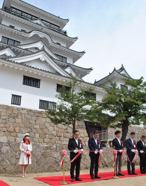福山城リニューアル 築城400年事業に市民ら11億円寄付で貢献 | 毎日新聞