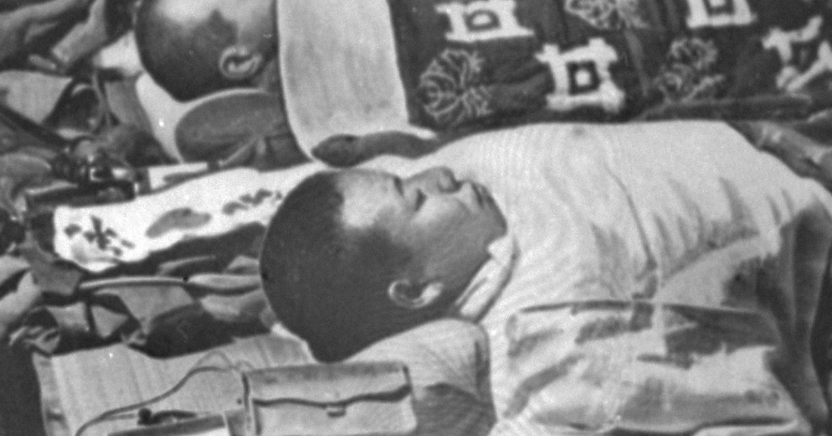 最後の夜は綿布団で」父が写した特攻隊 77年前の心境たどる [写真特集